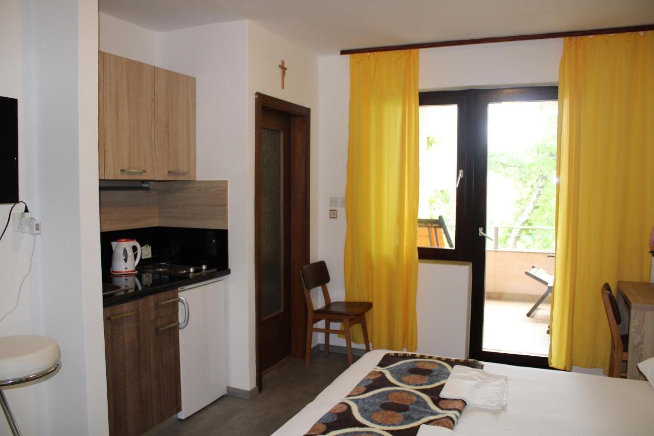 Studio Apartman Stefanija Selce Exterior foto