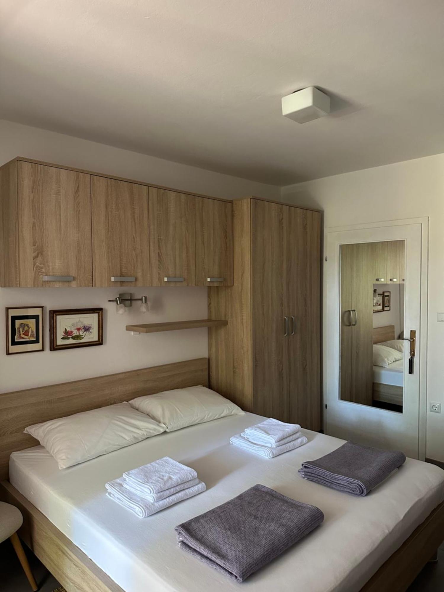Studio Apartman Stefanija Selce Exterior foto